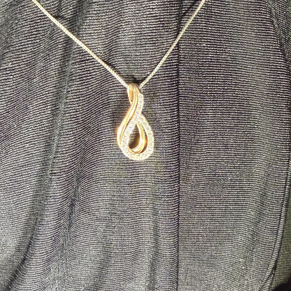 Gold Infinity Pendant Necklace